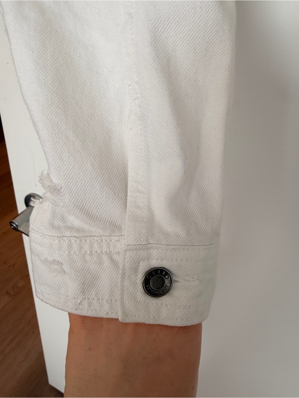 Cello White Distressed Cropped Denim Jacket - Picture 5 of 6